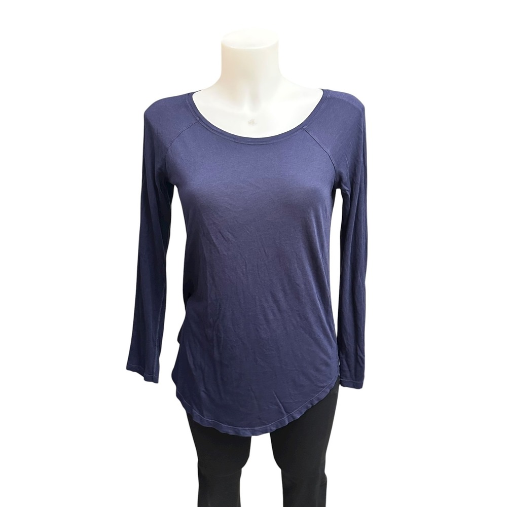 Lululemon Round Neck Longsleeve Shirt Stretchy Blue Size 2-4‎ Base Layer active